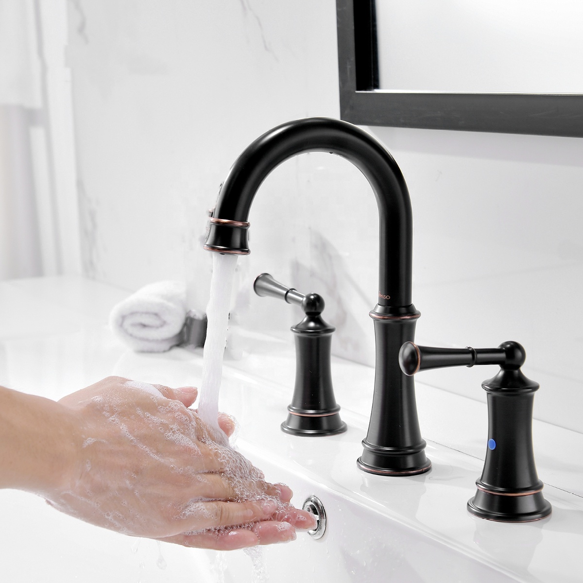 Grifo de lavabo clásico de 3 orificios Grifo de bronce frotado con aceite Grifo de baño único