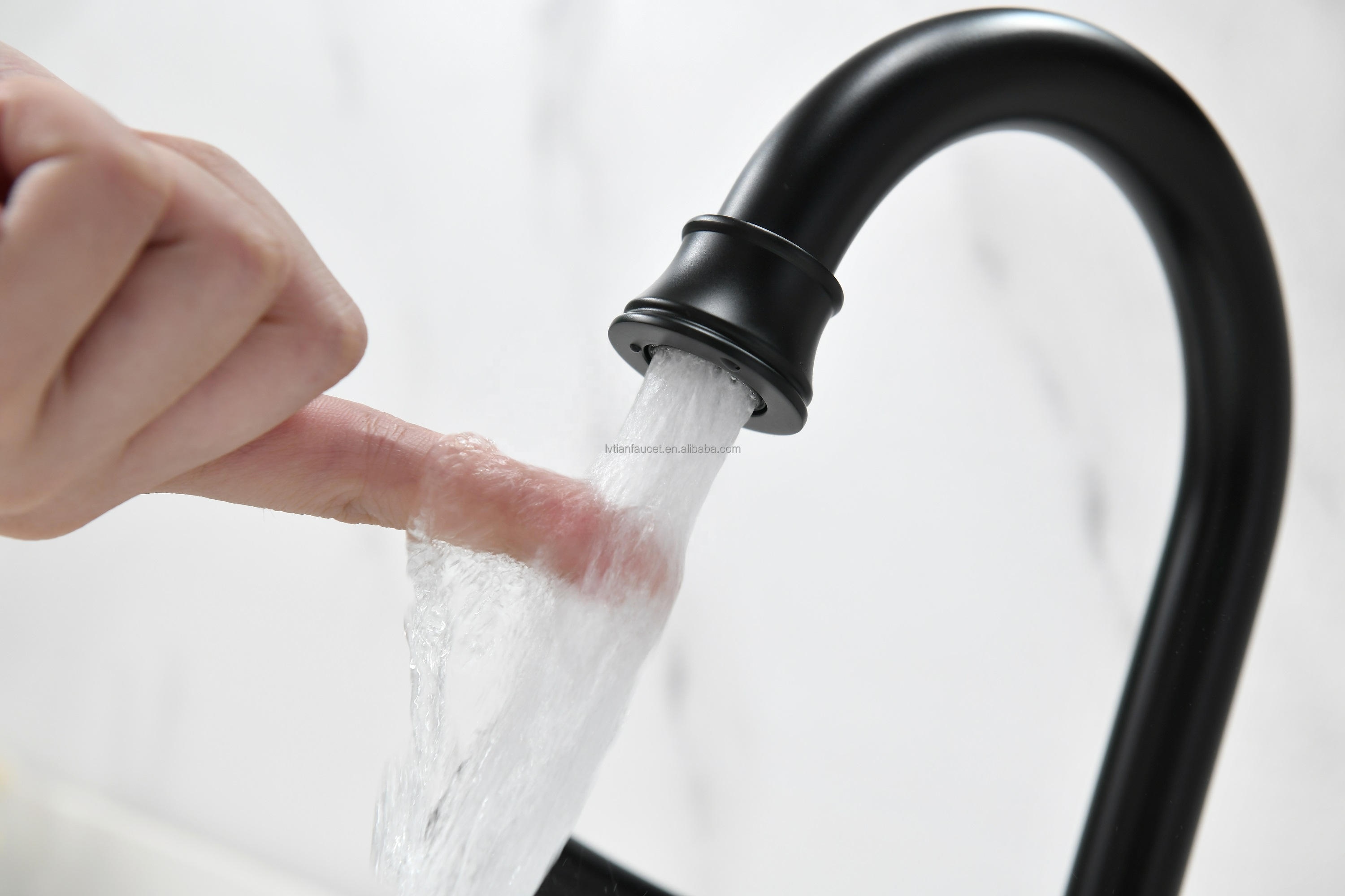 Gran oferta, estilo americano, estilo clásico, dos manijas, grifo de lavabo negro